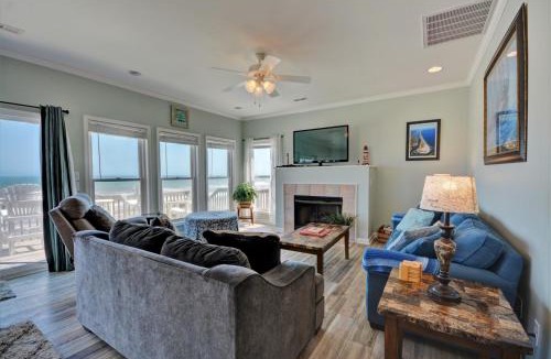 North Topsail Beach Apartment | Spindrift Spacious 5BR oceanfront home in North Topsail Beach, ideal for 16 guests
