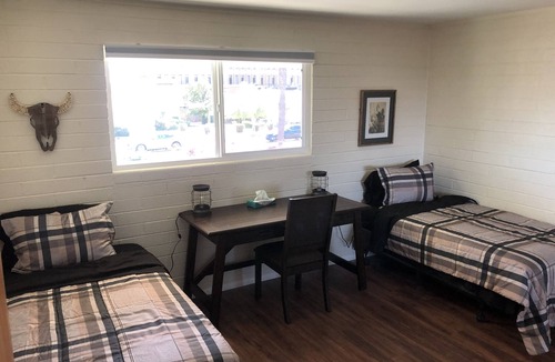 Alhambra Condo | Spring Training - Golf - Hiking - Updated Condo - Weekly/Monthly Availability
