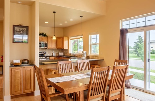 Bozeman House | Stained Glass House - Centrally Located Home in Bozeman close to shopping