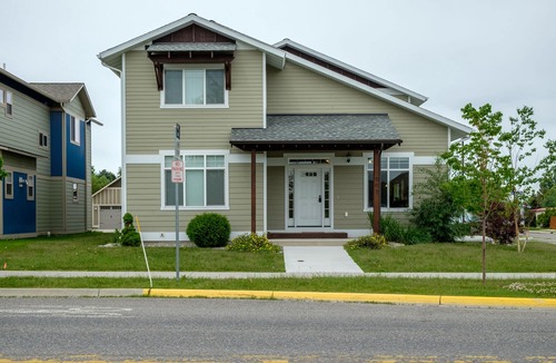 Bozeman House | Stained Glass House - Centrally Located Home in Bozeman close to shopping