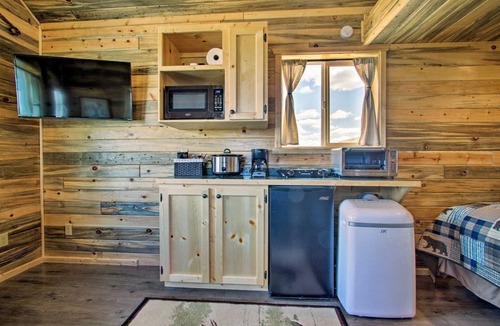 Augusta Cabin | Stargazing Cabin Near Glacier w/Loft & Fire Pit