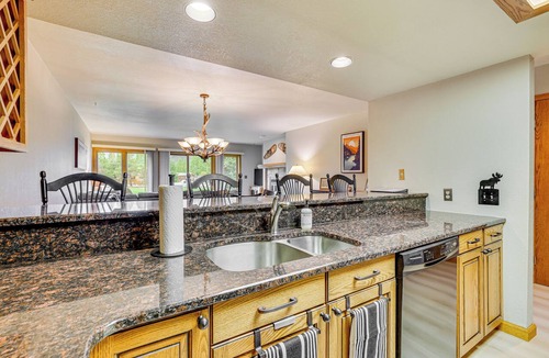 Grand Lake Apartment | Steps to Shadow Mountain Lake: Grand Lake Condo