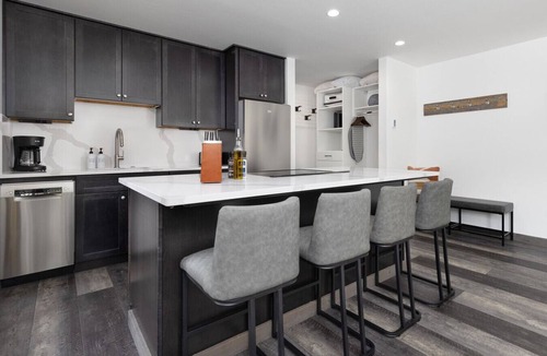 Big Sky Condo | Stillwater Studio 1037