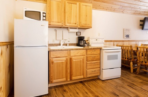 Whitefish Resort | Studio 2 King Bed, Full Bath, Full Kitchen 10 Minutes from West Glacier Park!