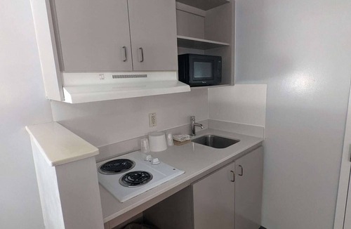 Coliseum Central Hotel | Studio 6 Extended Stay - Hampton, VA - Langley AFB Area