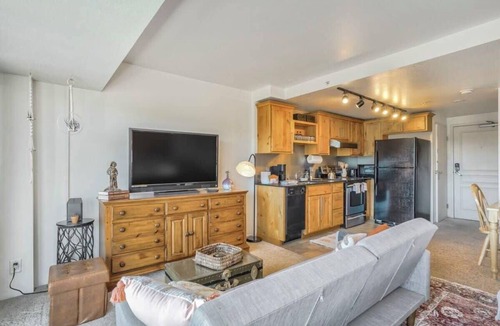Central Colorado Springs Apartment | Studio balcony w bbq in Citywalk DT Lofts Colorado