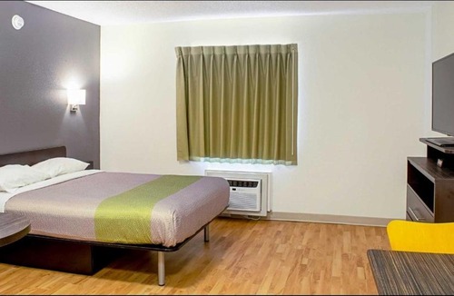 Springdale Hotel | Studio Lodge - Cincinnati - Springdale