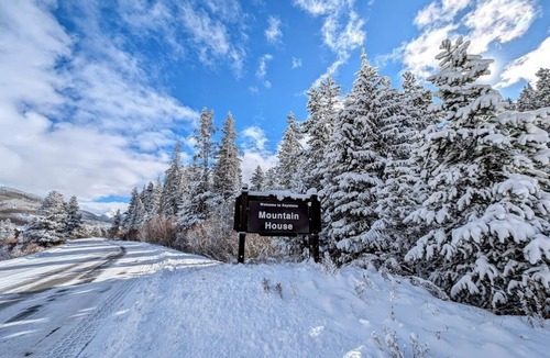 Mountain House Condo | Studio, Summer Getaway | Trails, Dining, Festivals