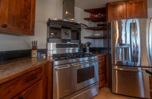 Livingston House | Stunning 360 Views on 20 Acres-Near Bozeman & YNP!