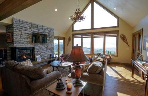 McAllister House | Stunning Hollowtop House with Panoramic Lake and Mountain Views near Ennis, Montana