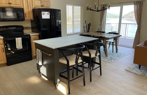 Loon Lake House | Stunning lakefront views in a serene and relaxing cove on Deer Lake.