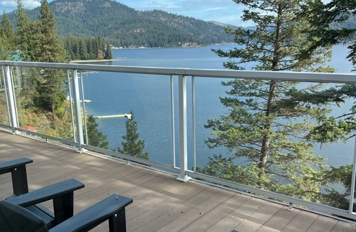 Loon Lake House | Stunning lakefront views in a serene and relaxing cove on Deer Lake.