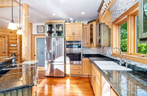 Duluth Cabin | Stunning log home on Pike Lake with many amenities. Perfect for larger groups