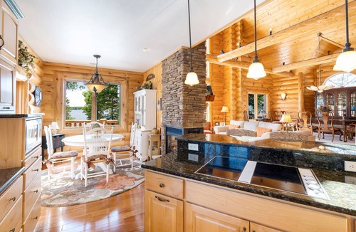 Duluth Cabin | Stunning log home on Pike Lake with many amenities. Perfect for larger groups