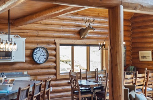 Red Lodge Cabin | Stunning Mountain views, offers Wi-Fi, hot tub, and is dog friendly - Last Resort