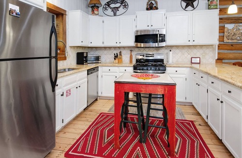 Timbercreek Lodges House | Stunning Vail Log Cabin on Creek, Free Shuttle Access, Minutes to Slopes, Shops