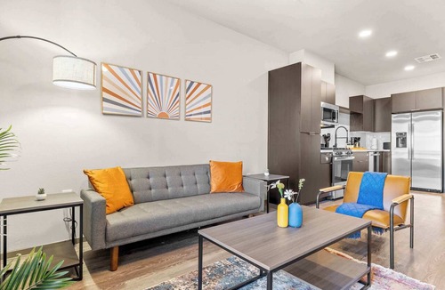 La Buena Vida Apartment | Stunning Westgate CozySuites by stadium w/pool 3