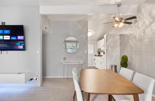 South Scottsdale Apartment | Stylish 2B2B with Free Parking
