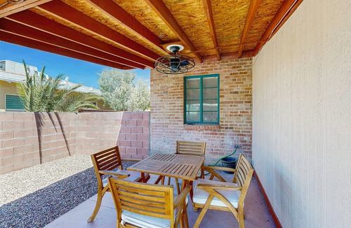 Sam Hughes House | Stylish Sam Hughes Escape With Private Yard, Dogs OK & Free WiFi