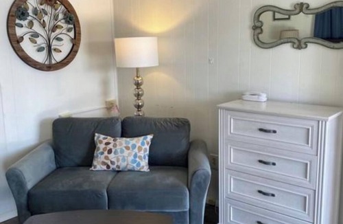 Helena House | Suite 35 - Victorian Suite W/Porch