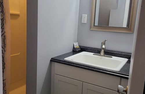 Helena House | Suite 35 - Victorian Suite W/Porch