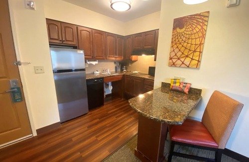 Great Falls Apartment | Suite with Full Kitchen | Free Breakfast & Pool