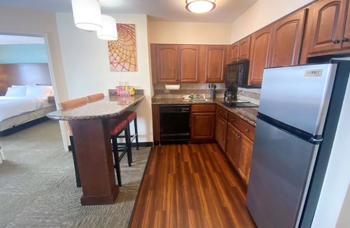 Great Falls Apartment | Suite with Full Kitchen | Free Breakfast & Pool