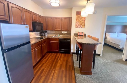 Great Falls Apartment | Suite with Full Kitchen | Free Breakfast & Pool