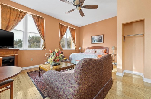 Hot Springs Hotel | Suites at The Red Rock Vacation rentals