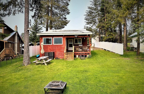 Troy Cabin | Summer is the perfect time to book The Cabin on Savage Lake with Mountain Views