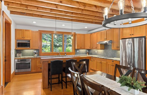 Cle Elum House | Suncadia Retreat half acre 3 porches Quiet Cul-de-Sac Fire pit Bikes