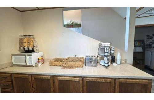 Forsyth Hotel | Sundowner Inn by Capital O Forsyth I 94