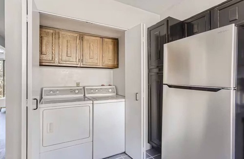 Washington Virginia Vale Condo | Sunny Suburban Getaway | 4BR Condo + Pool | 30 day