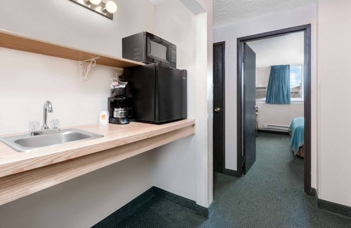 Huron Hotel | Super 8 by Wyndham Huron