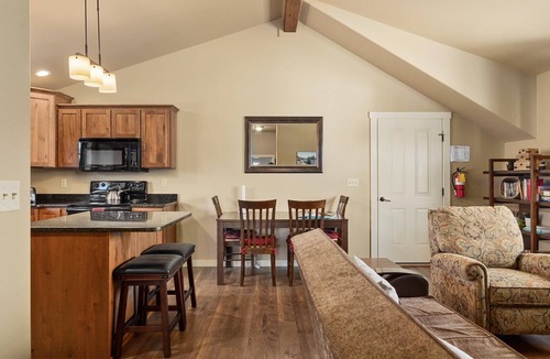 Red Lodge House | Sweet Pea -Suite in Brewery/Cannery Historic District of the north end of town!