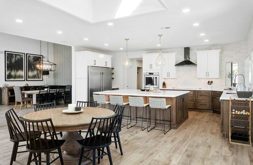 Sunrise Estates House | SWSS 6BR Luxury Group Retreat | Chef's Kitchen, Pool, Pickleball & Putting Green