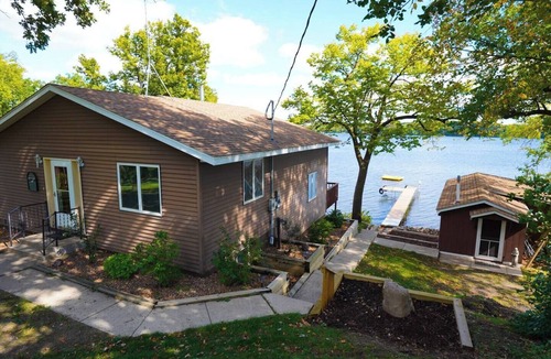 South Haven Cabin | Sylvia Oaks Cabin Rental Snowmobile and Boat Rentals