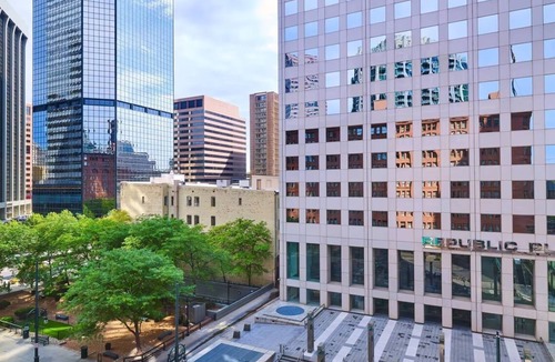 Uptown Hotel | The Brown Palace | Signature King | Luxury Service, Spa & Salon