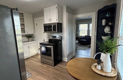 Mount Airy Cottage | The Finch Cottage Charming 2-bedroom cottage Historical District Mount Airy