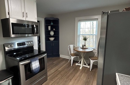 Mount Airy Cottage | The Finch Cottage Charming 2-bedroom cottage Historical District Mount Airy