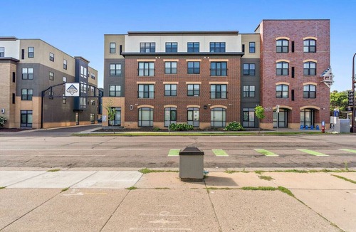Downtown Minneapolis Apartment | The Hazel | Free parking, Gym, Fast WIFI, Central