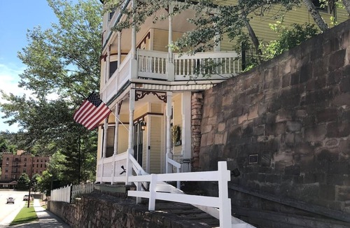 Hot Springs Apartment | The “Historic” Burdette House - EST. 1891 2nd Floor Western Suite
