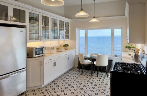 Lakeside - Lester Park House | The Jenswold House on Lake Superior with Panoramic Views and Lake Access