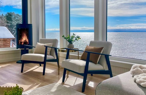 Lakeside - Lester Park House | The Jenswold House on Lake Superior with Panoramic Views and Lake Access
