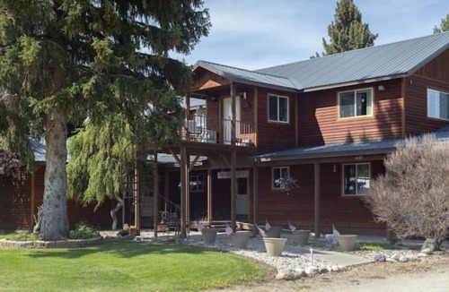 Darby House | The Leaning Tree Lodge a Great Family or Group Retreat
