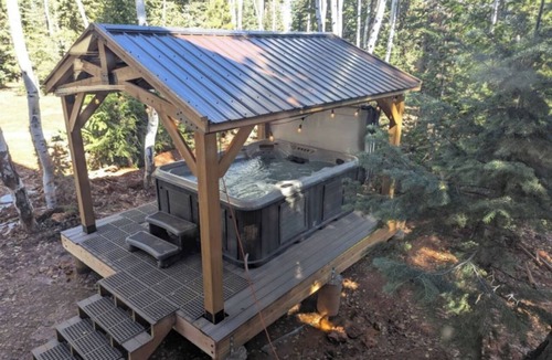 Meadow View Heights Cabin | The Moccasin Lodge w/Hot Tub & Fire Pit Escape