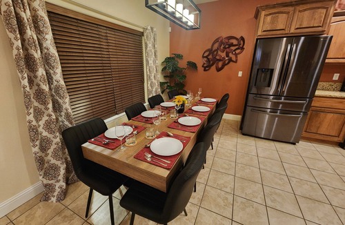 Kennewick House | The Oasis, Luxury 4BR Retreat with Private Pool + Resort Amenities