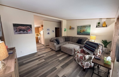 Fort Smith House | The perfect stayHome located right next to the Big Horn River and Yellowtail Dam