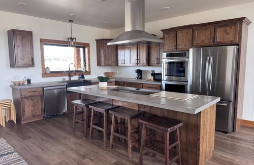 Cody House | The Rendezvous - Mountain views surrounded by fields