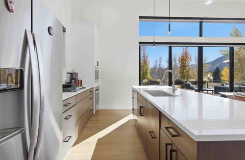Hailey House | The Ridgehouse | Modern Mountain Stay with Sauna Near Trails & Skiing